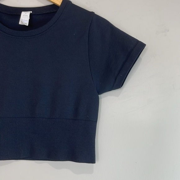 Offline By Aerie Sidewalk Seamless Cropped T-Shirt True Black Moisture Wicking S - Picture 4 of 9